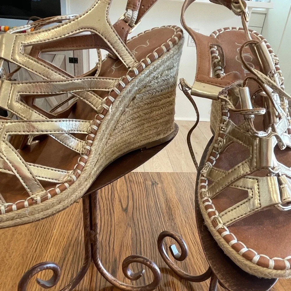 Sugar Platform Wedges Hunnies Gold Strappy Gladiator Sandals Size 7.5 Party Shoe - Picture 4 of 9